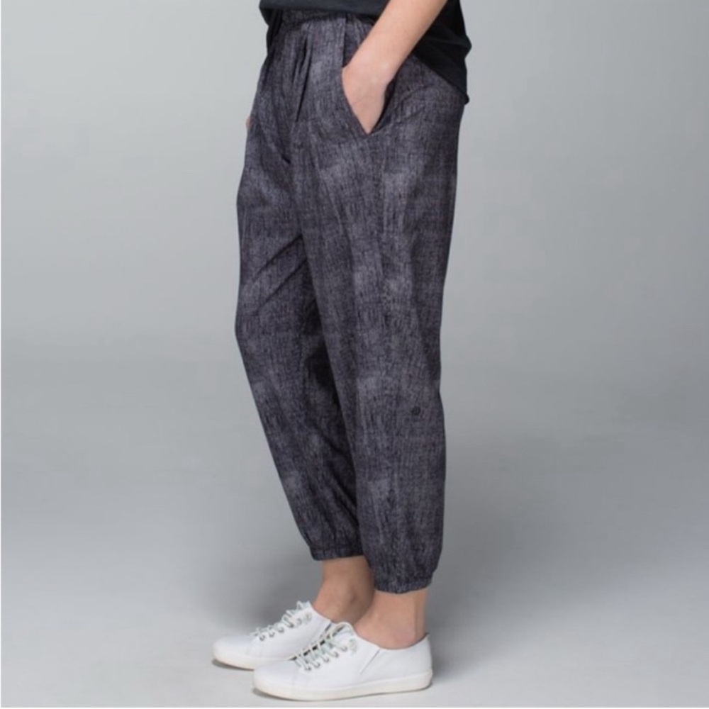 Lululemon‎ Rollin' With My Omies Jogger Size 6